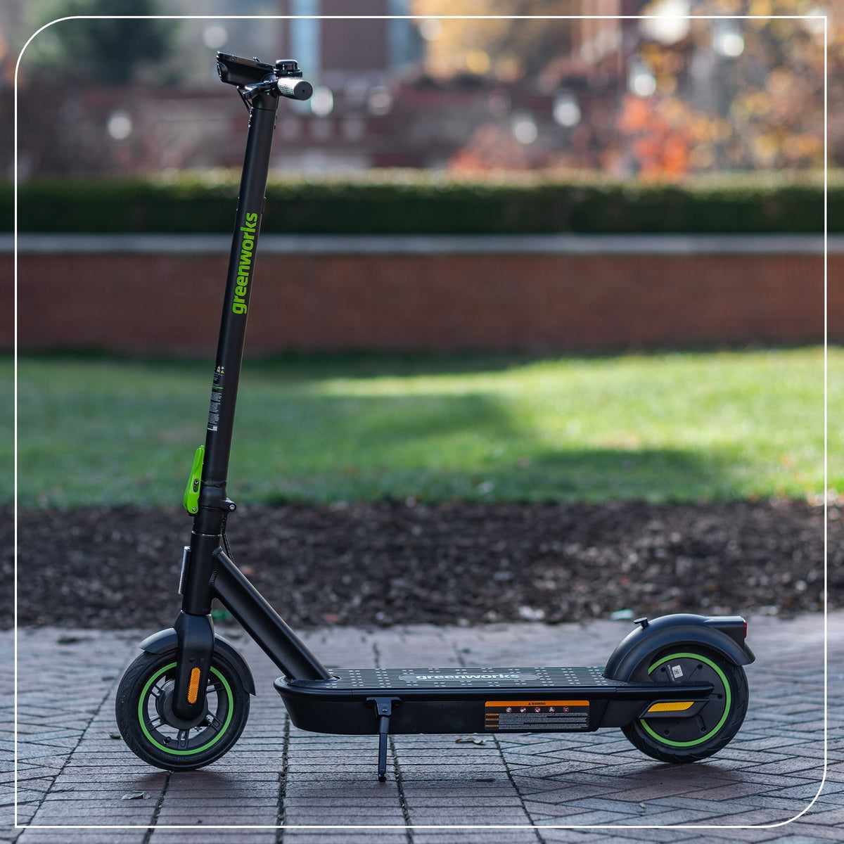 48V (24V x 2) STEALTH Series Electric Scooter: (2)4.0 Ah Batteries and Dual-Port Charger